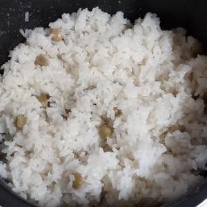 春の味覚!うすいえんどうの豆ごはん♪